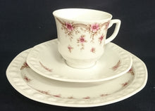 Lade das Bild in den Galerie-Viewer, 23 Teiliges KAFFEESERVICE - Porzellan, Flora Blumenblüten Pflanzen Relief Motiv Dekor
