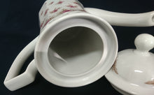 Lade das Bild in den Galerie-Viewer, KAFFEEKANNE MIT DECKEL - Porzellan, Streifen Linien Flora Blumenblüten Motiv Dekor
