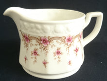 Lade das Bild in den Galerie-Viewer, SAUCIER - Porzellan, Flora Blumenblüten Pflanzen Relief Motiv Dekor
