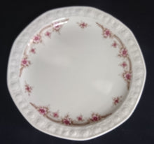 Lade das Bild in den Galerie-Viewer, 23 Teiliges KAFFEESERVICE - Porzellan, Flora Blumenblüten Pflanzen Relief Motiv Dekor
