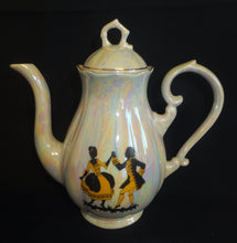 Lade das Bild in den Galerie-Viewer, 17 Teiliges MOCCA KAFFEESERVICE - Porzellan, Perlmutt Goldrand Rokoko Tanzpaar Motiv Dekor
