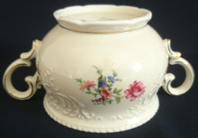 Lade das Bild in den Galerie-Viewer, ZUCKERDOSE MIT DECKEL - Porzellan, Goldrand Flora Pflanzen Blumenblüten Abstrakt Relief Motiv Dekor
