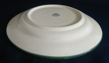 Lade das Bild in den Galerie-Viewer, DESSERTTELLER "Hahn &amp; Henne" - Keramik / Steingut, Hahn Henne Wiese Flora Gras Motiv Dekor, Handbemalt / Hand painted
