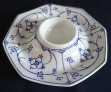 Lade das Bild in den Galerie-Viewer, 2er Set EIERBECHER - Porzellan, Indisch Blau Strohblume Motiv Dekor
