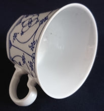 Lade das Bild in den Galerie-Viewer, 2er Set KAFFEETASSEN - Porzellan, Indisch Blau Strohblume Motiv Dekor
