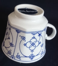 Lade das Bild in den Galerie-Viewer, 2er Set 2er KAFFEEGEDECKE- Porzellan, Indisch Blau Strohblume Motiv Dekor
