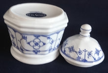 Lade das Bild in den Galerie-Viewer, ZUCKERDOSE MIT DECKEL - Porzellan, Indisch Blau Strohblume Motiv Dekor
