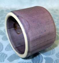 Lade das Bild in den Galerie-Viewer, SERVIETTENRING - Keramik / Steingut, Klassisch Dekor
