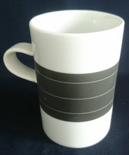 Lade das Bild in den Galerie-Viewer, THERMO KAFFEETASSE + BLEISTIFT - Porzellan, Modern Streifen Balken Dekor
