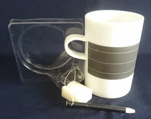 Lade das Bild in den Galerie-Viewer, THERMO KAFFEETASSE + BLEISTIFT - Porzellan, Modern Streifen Balken Dekor

