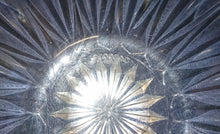 Lade das Bild in den Galerie-Viewer, BEILAGENSCHÜSSEL - Hartglas, Sonnenstern Linien Relief Dekor
