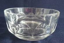 Lade das Bild in den Galerie-Viewer, SALATSCHALE - Hartglas, Klassisch Waben Glas Dekor
