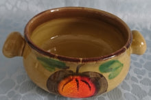 Lade das Bild in den Galerie-Viewer, SUPPENTASSE - Keramik / Steingut, Obstmotiv Dekor
