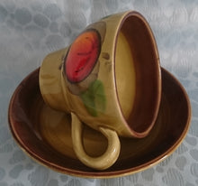 Lade das Bild in den Galerie-Viewer, TEETASSE - Keramik / Steingut, Obstmotiv Dekor
