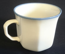 Lade das Bild in den Galerie-Viewer, KAFFEETASSE - Porzellan, Zweifärbiges Linien Rand Motiv Dekor (BC)
