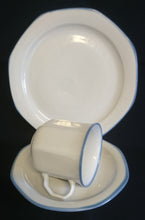 Lade das Bild in den Galerie-Viewer, KAFFEETASSE - Porzellan, Zweifärbiges Linien Rand Motiv Dekor (BC)
