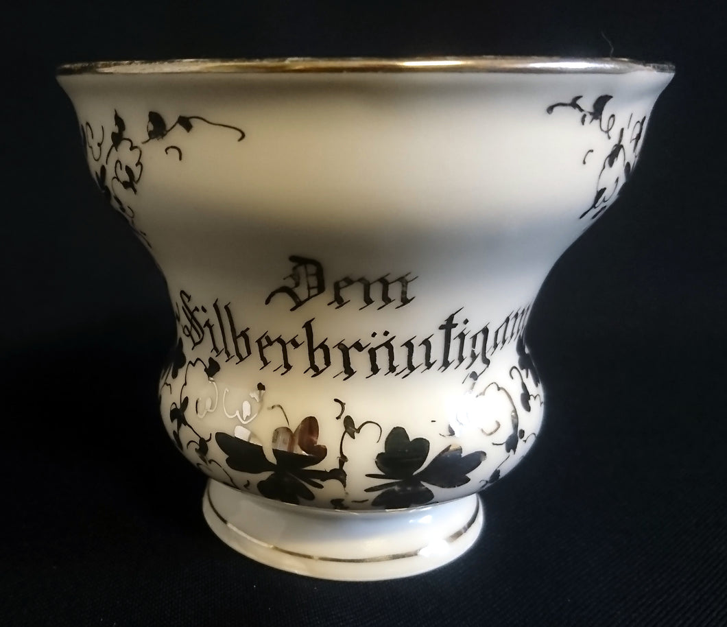 TEETASSE - Porzellan, Abstrakt Hochzeitsehe Rankenblätter Schriftzug Bräutigam Motiv Dekor