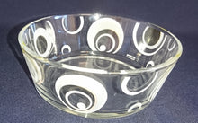 Lade das Bild in den Galerie-Viewer, DESSERTSCHALE - Hartglas, Kreis Punkt Wirbel Dekor
