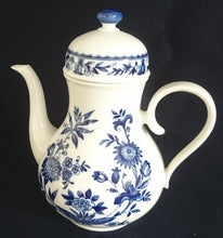 Lade das Bild in den Galerie-Viewer, KAFFEEKANNE MIT DECKEL - Porzellan, Blumen Blüten Pflanzen Ranken Flora Motiv Dekor
