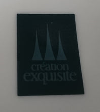 Lade das Bild in den Galerie-Viewer, KAFFEEKANNE MIT DECKEL - Porzellan, Blumen Blüten Pflanzen Ranken Flora Motiv Dekor
