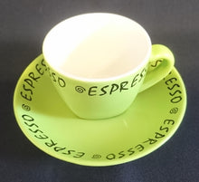 Lade das Bild in den Galerie-Viewer, 2er ESPRESSOGEDECK - Keramik / Steingut, Grün, Schwarze Aufschrift &quot;Espresso&quot; Dekor
