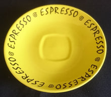 Lade das Bild in den Galerie-Viewer, UNTERTASSE - Keramik / Steingut, Gelb, Schwarze Aufschrift &quot;Espresso&quot; Dekor
