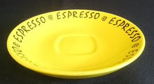 Lade das Bild in den Galerie-Viewer, UNTERTASSE - Keramik / Steingut, Gelb, Schwarze Aufschrift &quot;Espresso&quot; Dekor
