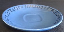 Lade das Bild in den Galerie-Viewer, UNTERTASSE - Keramik / Steingut, Blau, Schwarze Aufschrift &quot;Espresso&quot; Dekor
