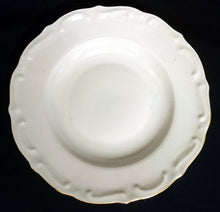 Lade das Bild in den Galerie-Viewer, 2er Set SUPPENTELLER - Porzellan, Goldrand Geometrisches Punkte Relief Dekor
