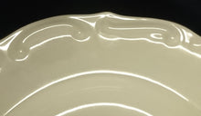 Lade das Bild in den Galerie-Viewer, 2er Set SUPPENTELLER - Porzellan, Goldrand Geometrisches Punkte Relief Dekor
