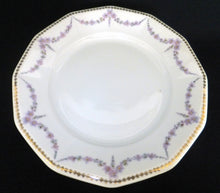 Lade das Bild in den Galerie-Viewer, SPEISETELLER - Porzellan, Blumen Blüten Pflanzen Goldrand Dekor
