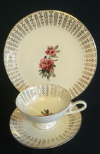 Lade das Bild in den Galerie-Viewer, 3er TEE SAMMELGEDECK - Porzellan, Klassisch Style, Goldrand Linien Striche Dreickpfeile Blumenblüten Pflanzen Motiv Dekor
