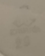 Lade das Bild in den Galerie-Viewer, UNTERTASSE - Porzellan, Rosenblumen Motiv Goldrand Dekor
