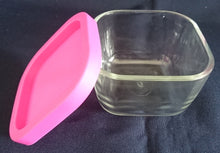 Lade das Bild in den Galerie-Viewer, 4er Set KLEINMITTLERE FRISCHHALTE VORRATSDÖSCHEN MIT DECKEL - Press- / Hartglas &amp; Kunststoff, Modernes Klassische Quadratische Behälterform
