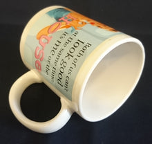 Lade das Bild in den Galerie-Viewer, KAFFEETASSE - Keramik / Steingut, Englischer Schriftzug Frauen Motiv Dekor
