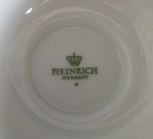 Lade das Bild in den Galerie-Viewer, 2er KAFFEEGEDECK - Porzellan, Abstrakt Blumenblüten Rand Rüdesheim Motiv Asbach Schriftzug Relief Form Dekor
