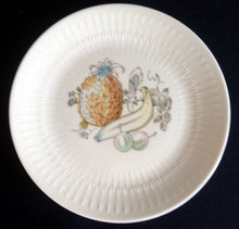 Lade das Bild in den Galerie-Viewer, 5er Set DESSERT- &amp; BEILAGEN- SAMMELTELLER "Apart" - Porzellan, Apfel Birne Zitrone Ananas Banane Heidel- Stachelbeeren Obst Flora Motiv Reliefrand Dekor
