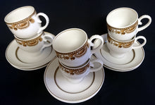 Lade das Bild in den Galerie-Viewer, 2er Set UNTERTASSEN "Friesland Atlantis" - Porzellan, Goldrand Abstrakt Muschel Fisch Schuppen Relief Dekor
