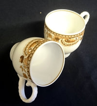 Lade das Bild in den Galerie-Viewer, MOCCATASSE "Friesland Atlantis" - Porzellan, Goldrand Abstrakt Muschel Fisch Schuppen Relief Dekor
