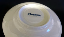 Lade das Bild in den Galerie-Viewer, 2er Set EIERBECHER "Friesland Atlantis" - Porzellan, Goldrand Abstrakt Muschel Fisch Schuppen Relief Dekor
