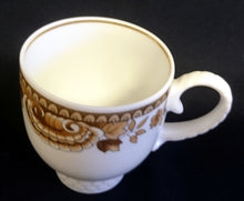 Lade das Bild in den Galerie-Viewer, MOCCATASSE "Friesland Atlantis" - Porzellan, Goldrand Abstrakt Muschel Fisch Schuppen Relief Dekor
