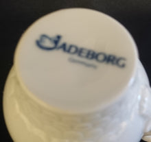 Lade das Bild in den Galerie-Viewer, MOCCATASSE "Friesland Atlantis" - Porzellan, Goldrand Abstrakt Muschel Fisch Schuppen Relief Dekor
