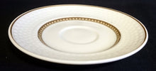 Lade das Bild in den Galerie-Viewer, MOCCA UNTERTASSE "Friesland Atlantis" - Porzellan, Goldrand Abstrakt Muschel Fisch Schuppen Relief Dekor
