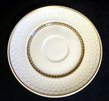 Lade das Bild in den Galerie-Viewer, 2er Set 2er MOCCAGEDECKE "Friesland Atlantis" - Porzellan, Goldrand Abstrakt Muschel Fisch Schuppen Relief Dekor
