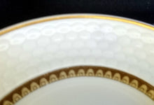 Lade das Bild in den Galerie-Viewer, MOCCA UNTERTASSE "Friesland Atlantis" - Porzellan, Goldrand Abstrakt Muschel Fisch Schuppen Relief Dekor
