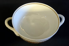 Lade das Bild in den Galerie-Viewer, 2er Set SUPPENTASSEN "Friesland Atlantis" - Porzellan, Goldrand Abstrakt Muschel Fisch Schuppen Relief Dekor
