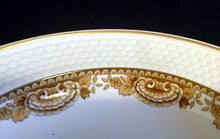 Lade das Bild in den Galerie-Viewer, 2er Set SUPPENTELLER "Friesland Atlantis" - Porzellan, Goldrand Abstrakt Muschel Fisch Schuppen Relief Dekor
