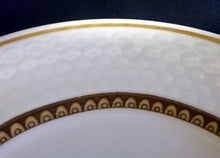 Lade das Bild in den Galerie-Viewer, 2er Set UNTERTASSEN "Friesland Atlantis" - Porzellan, Goldrand Abstrakt Muschel Fisch Schuppen Relief Dekor
