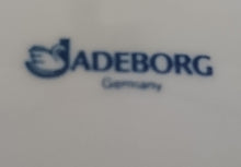 Lade das Bild in den Galerie-Viewer, 2er TEEGEDECK "Friesland Atlantis" - Porzellan, Goldrand Abstrakt Muschel Fisch Schuppen Relief Dekor
