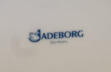 Lade das Bild in den Galerie-Viewer, ZUCKERDOSE MIT DECKEL "Friesland Atlantis" - Porzellan, Goldrand Abstrakt Muschel Fisch Schuppen Relief Dekor
